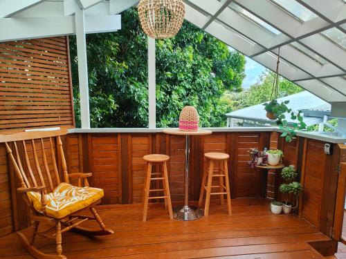 شرفة/ تراس, Welcome to Howick Auckland in هوويك