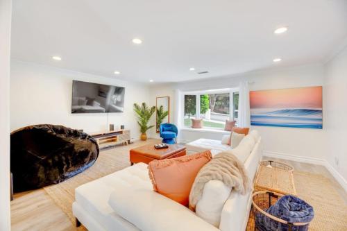 462 Huge pool with massive home, Sleeps 12 in Dana Point, USA