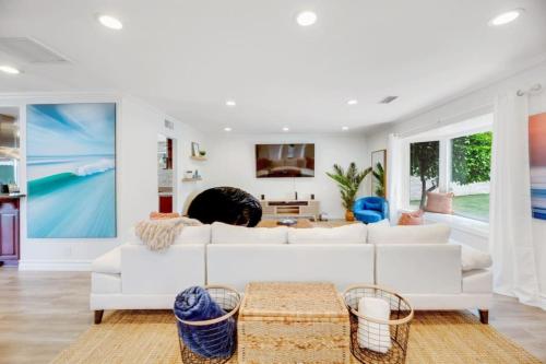462 Huge pool with massive home, Sleeps 12 in Dana Point, USA