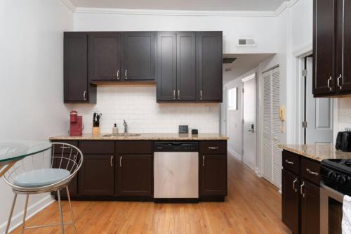Flexhome Ukrainian Village 2BR D4 in Chicago, USA