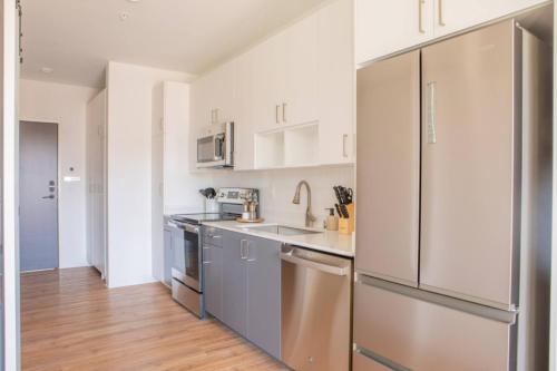 Flexhome East Side 1BR NO12 with Balcony Pool Gym