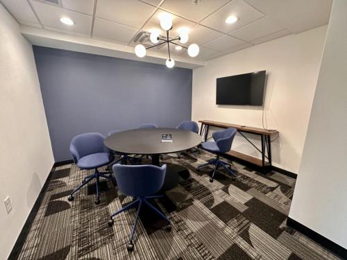 Flexhome East Side 1BR NO12 with Balcony Pool Gym