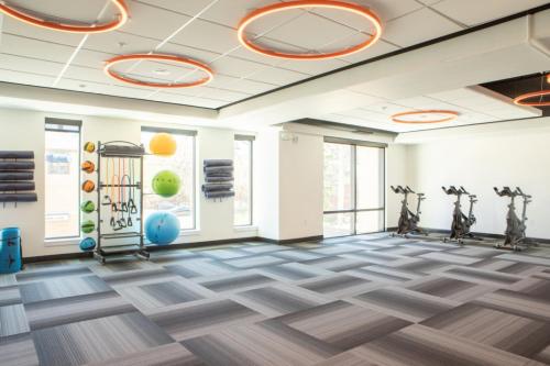 Flexhome East Side 1BR NO12 with Balcony Pool Gym