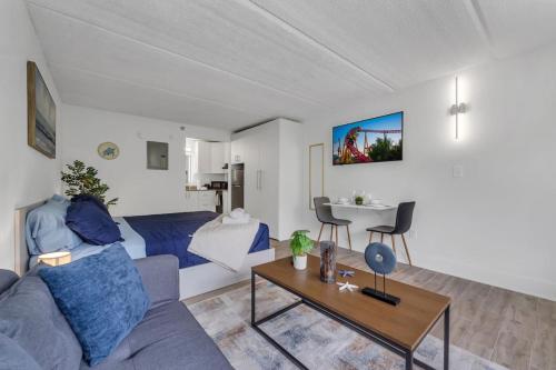 Cozy Studio 8 min to Disney w Pool and Free Parking in Kissimmee, USA