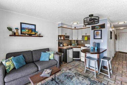 Oceanfront Condo Heated Pool Walk to Beach Views in Galveston, USA