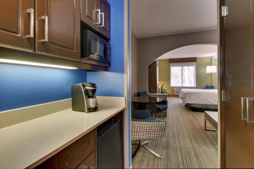 Holiday Inn Express Hotel & Suites Columbus-Fort Benning by IHG in Columbus, USA