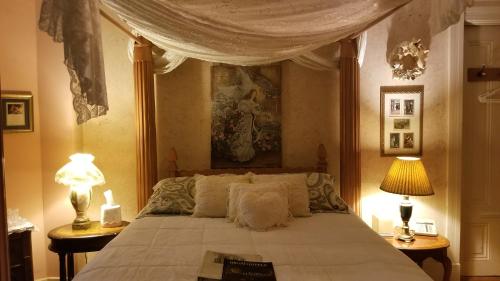 Double Room with Spa Bath room in Old Northside Bed & Breakfast