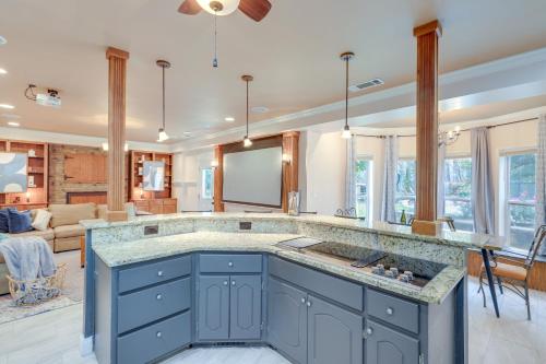 Spacious Stockbridge Manor Pool Table, 2 Kitchens in Stockbridge (GA)