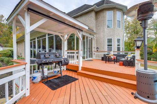 Spacious Stockbridge Manor Pool Table, 2 Kitchens in Stockbridge (GA)