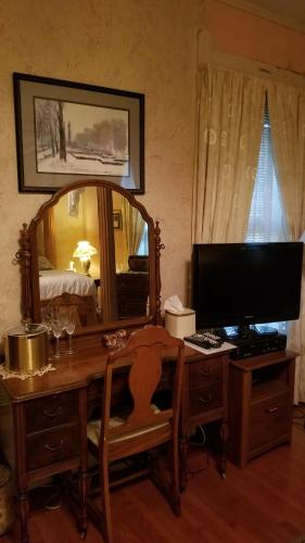 Double Room with Spa Bath image 3