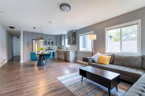 Cozy Unit with Porch near Arboretum and Transit near Japanese Garden