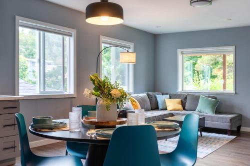 Cozy Unit with Porch near Arboretum and Transit near Japanese Garden