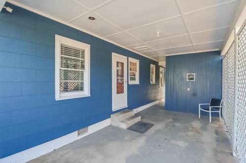 The Cozy Blue Cottage in Long Beach (MS)