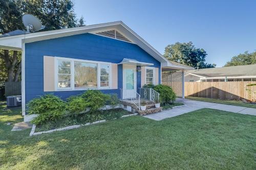 The Cozy Blue Cottage in Long Beach (MS)