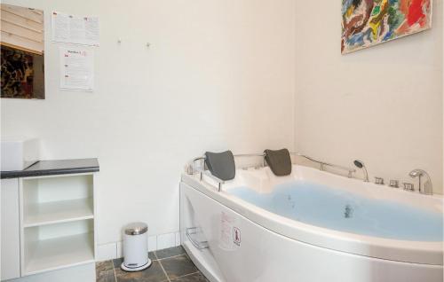 Bathroom, Pet Friendly Home In Hadsund With Sauna in Hadsund