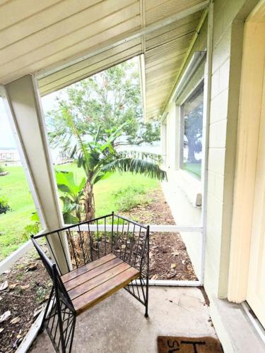 Serene, Cozy, Lakefront home in Winter Haven, USA