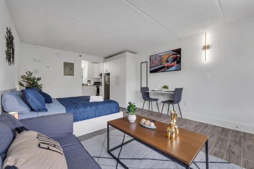 Dreamy Studio 8 min to Disney, Pool and Free Parking in Kissimmee, USA