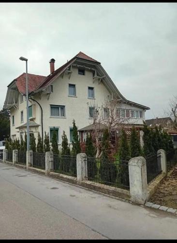 Kovacevic Rooms in ลุสเทเนา