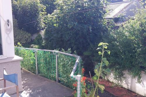 Taigh Sona easy access apartment with double bed in Ullapool