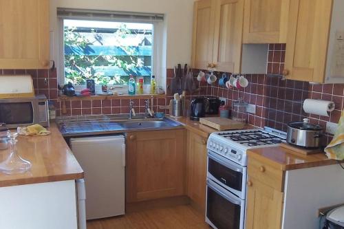 Taigh Sona easy access apartment with double bed in Ullapool