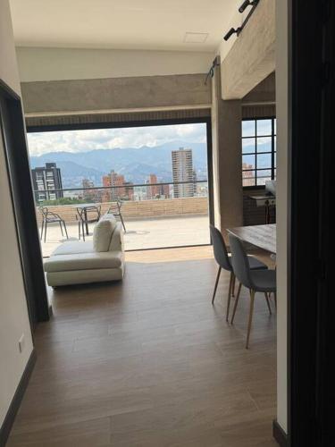 Apartamento 406 Poblado Cerca al CC El Tesoro, Medellín (fotografie 3)