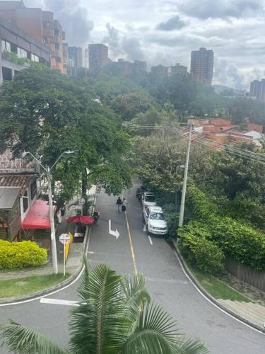 Apartamento 406 Poblado Cerca al CC El Tesoro, Medellín (fotografie 6)