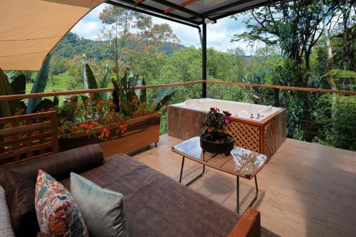 Alrededores, Suites Casa ColibrÍ (Suites Casa ColibrI) in Mindo