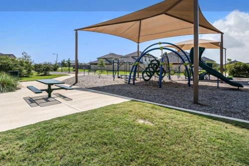 Cozy Retreat 15 mi from Galveston and JSC in Texas City, USA