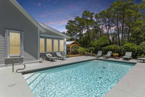 Pappous Paradise by Avantstay Private Pool Steps to Beach Sleeps 15 in Santa Rosa Beach, USA