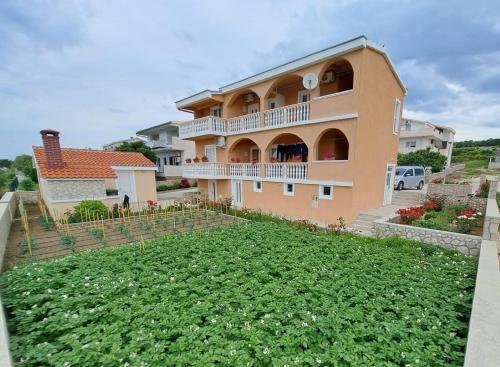Apartments Adria - beautiful garden 