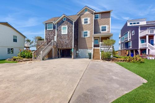 Carolina Sunshine Waterfront in North Topsail Beach, USA