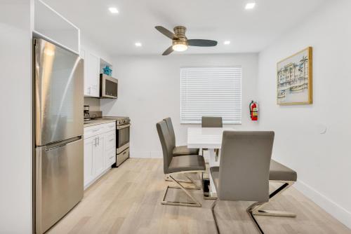 ULTRA joyful apartment perfect for families in Hollywood, USA