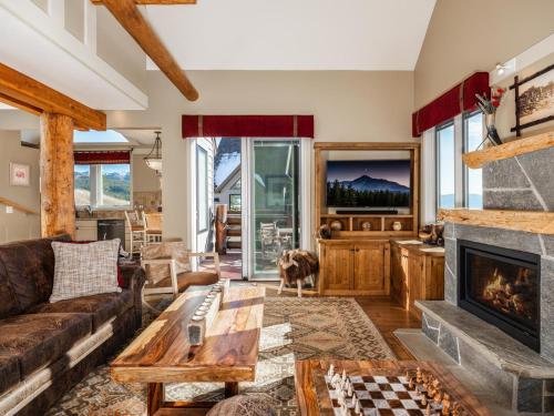 Saddle Ridge F5 home in Big Sky, USA