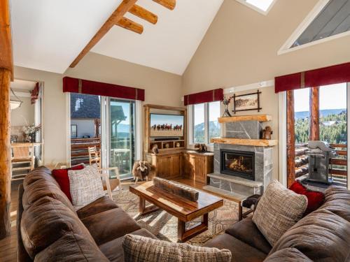 Saddle Ridge F5 home in Big Sky, USA