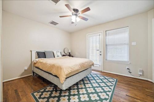 3BR 3Ba Home l Spacious l Walkable l Washington Ave in Houston, USA