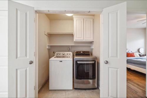3BR 3Ba Home l Spacious l Walkable l Washington Ave in Houston, USA