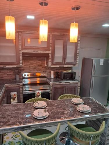 ห้องครัว, Breadfruit lodge in คราวน์ พอยต์