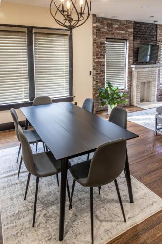 The Tulsa Edge - Modern Design, Downtown Proximity in Tulsa, USA