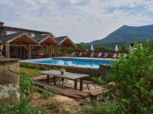 設施, Hotel Tihiat Kat in 阿普里爾齊