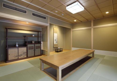 Japanese-Style Townhouse  Oike image 9