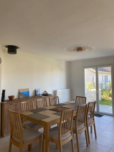 VILLA VUE LAC -3 chambres jardin-proche du lac et du Centre-ville , 2 places parking in Mouxy