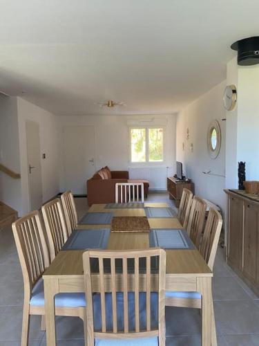 VILLA VUE LAC -3 chambres jardin-proche du lac et du Centre-ville , 2 places parking in Mouxy