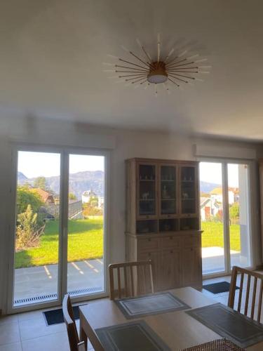 VILLA VUE LAC -3 chambres jardin-proche du lac et du Centre-ville , 2 places parking in Mouxy