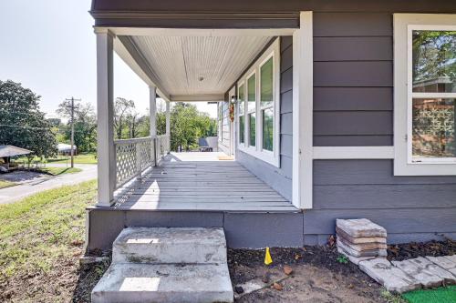 Near Campus and Casino Family-Friendly Durant Home!