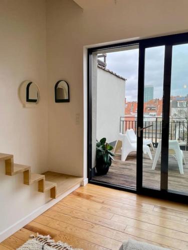 Beautiful 2 bedroom duplex in le Châtelain - Tap to explore photos