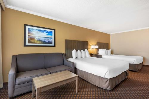 Queen Room with Two Queen Beds and Bathtub - Disability Access/Sofa Bed