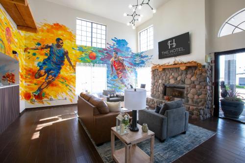 The Hotel Serene Glendale Peoria, Surestay Collection by BW near ศูนย์กีฬาครบวงจรพีโอเรีย