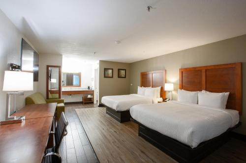 The Hotel Serene Glendale Peoria, Surestay Collection by BW near ศูนย์กีฬาครบวงจรพีโอเรีย