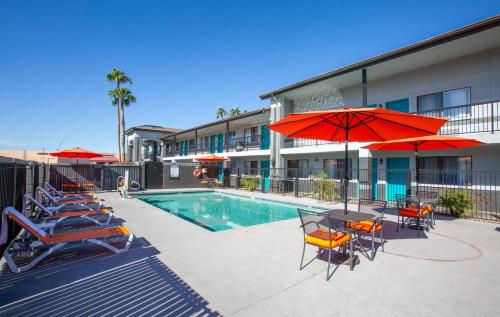 The Hotel Serene Glendale Peoria, Surestay Collection by BW near ศูนย์กีฬาครบวงจรพีโอเรีย