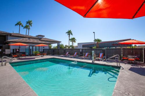 Úszómedence, The Hotel Serene Glendale Peoria, Surestay Collection by BW in Glendale North